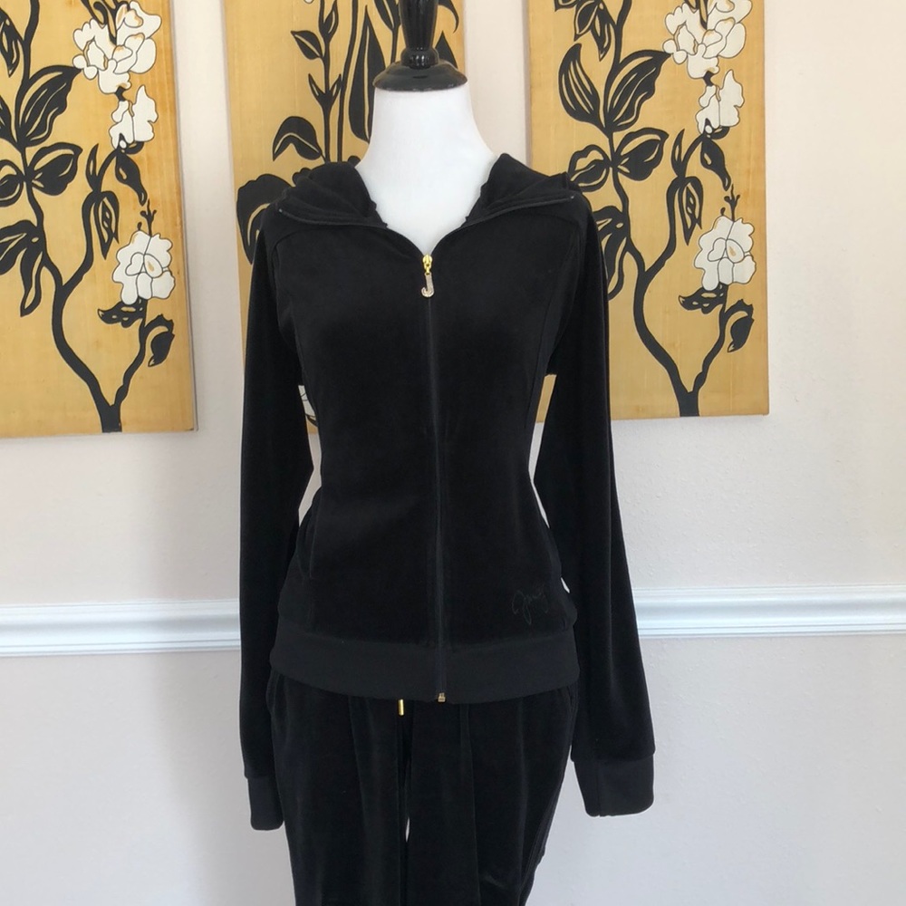 👣👣Juicy Couture Black Velour jogging suit 👣👣